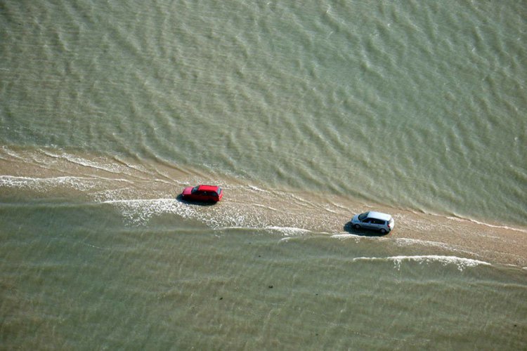 Дорога во Франции, которая исчезает под водой дважды в день Дорога во Франции, которая исчезает под водой дважды в день
