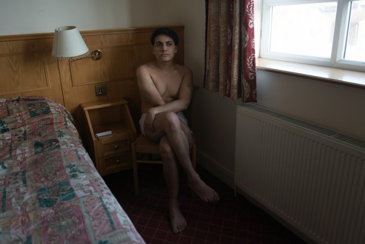 Парни из эскорта в серии британского фотографа Парни из эскорта в серии британского фотографа
