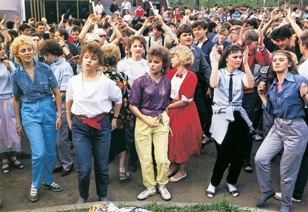 12 отпадных фотографий из 80-х, глядя на которые невозможно сдержать улыбку 12 отпадных фотографий из 80-х, глядя на которые невозможно сдержать улыбку
