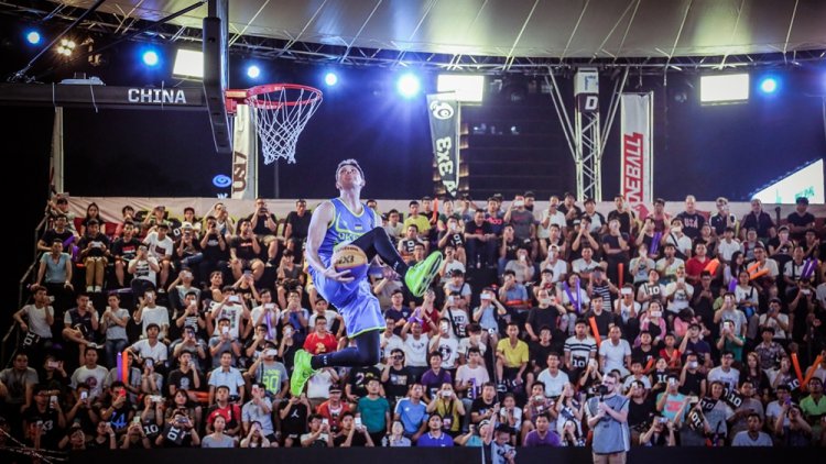Украинец Дмитрий Кривенко победил в конкурсе данков на чемпионате мира по баскетболу. Потрясающее видео Украинец Дмитрий Кривенко победил в конкурсе данков на чемпионате мира по баскетболу. Потрясающее видео