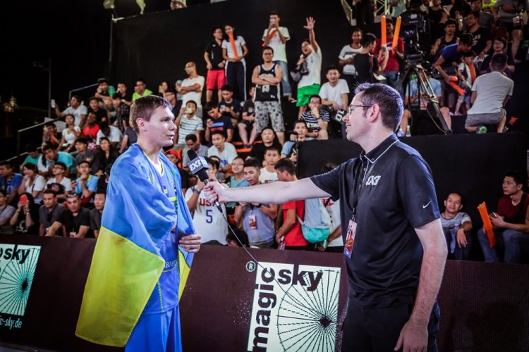 Украинец Дмитрий Кривенко победил в конкурсе данков на чемпионате мира по баскетболу. Потрясающее видео Украинец Дмитрий Кривенко победил в конкурсе данков на чемпионате мира по баскетболу. Потрясающее видео