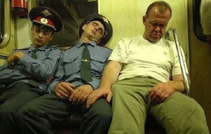Ярко, стильно, модно, молодежно: 22 неповторимых персонажа в метро (фото) Ярко, стильно, модно, молодежно: 22 неповторимых персонажа в метро (фото)