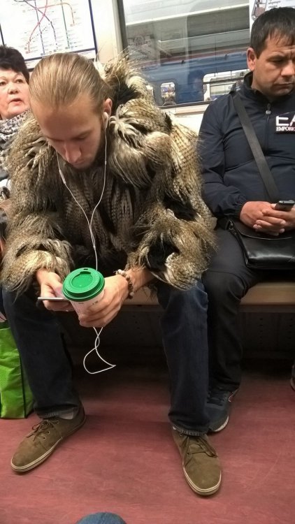 Ярко, стильно, модно, молодежно: 22 неповторимых персонажа в метро (фото) Ярко, стильно, модно, молодежно: 22 неповторимых персонажа в метро (фото)