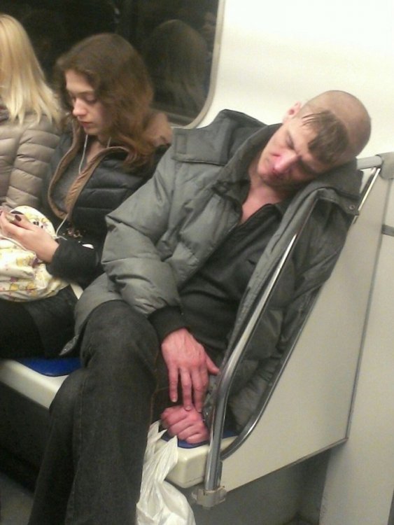 Ярко, стильно, модно, молодежно: 22 неповторимых персонажа в метро (фото) Ярко, стильно, модно, молодежно: 22 неповторимых персонажа в метро (фото)
