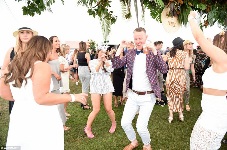Гламурные любители скачек Australian Geelong Cup Гламурные любители скачек Australian Geelong Cup