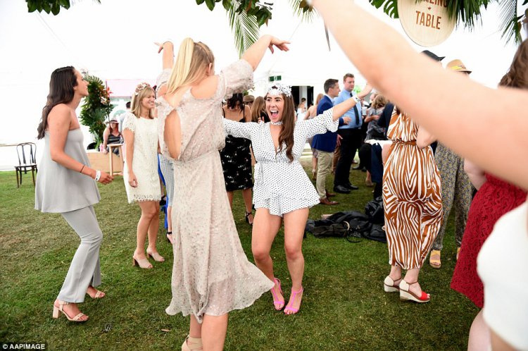 Гламурные любители скачек Australian Geelong Cup Гламурные любители скачек Australian Geelong Cup
