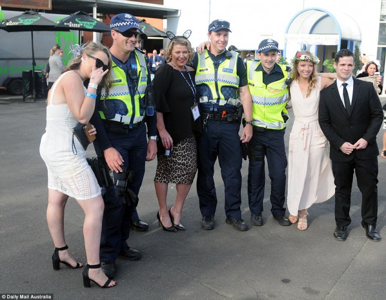 Гламурные любители скачек Australian Geelong Cup Гламурные любители скачек Australian Geelong Cup
