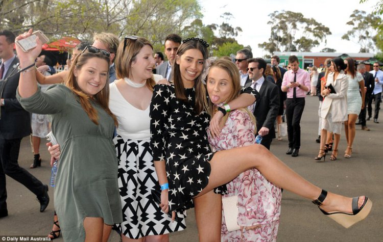 Гламурные любители скачек Australian Geelong Cup Гламурные любители скачек Australian Geelong Cup