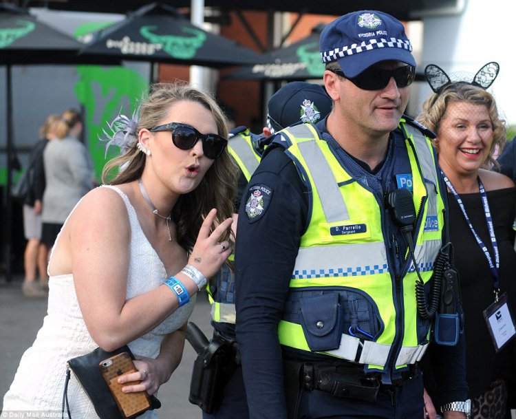 Гламурные любители скачек Australian Geelong Cup Гламурные любители скачек Australian Geelong Cup