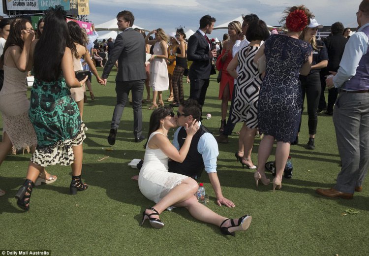 Гламурные любители скачек Australian Geelong Cup Гламурные любители скачек Australian Geelong Cup