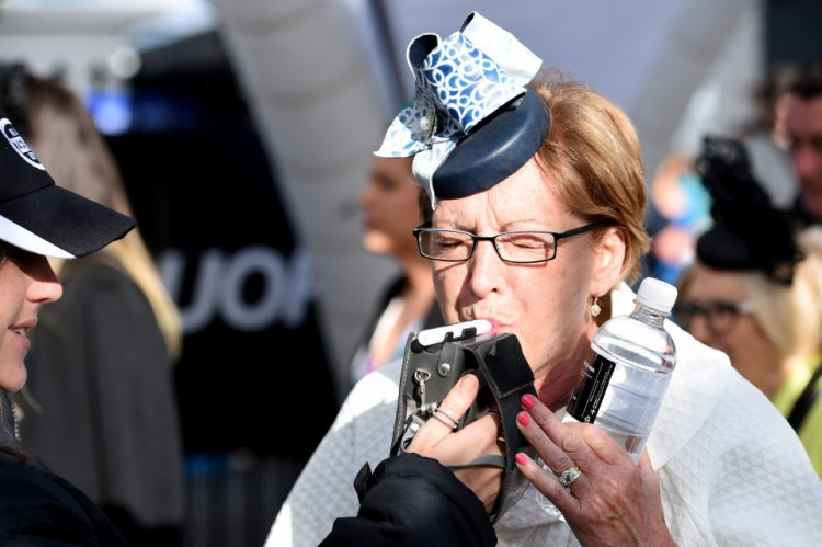 Гламурные любители скачек Australian Geelong Cup Гламурные любители скачек Australian Geelong Cup