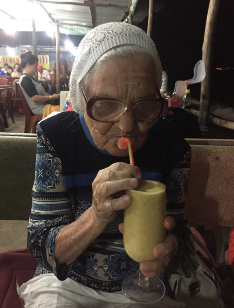 89-летняя баба Лена из Красноярска путешествует по миру на заначку от пенсии (фото) 89-летняя баба Лена из Красноярска путешествует по миру на заначку от пенсии (фото)