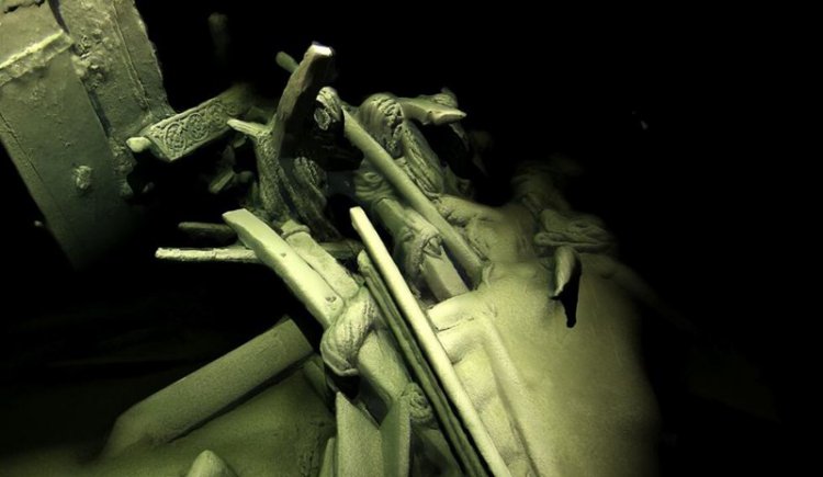 На дне Черного моря обнаружили в полной сохранности 40 османских и византийских кораблей (фото) На дне Черного моря обнаружили в полной сохранности 40 османских и византийских кораблей (фото)
