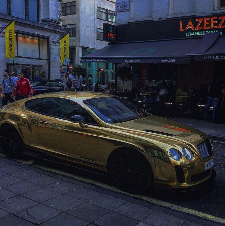 19-летний парень продавал бигмаки, а теперь ездит на золотом Bentley 19-летний парень продавал бигмаки, а теперь ездит на золотом Bentley
