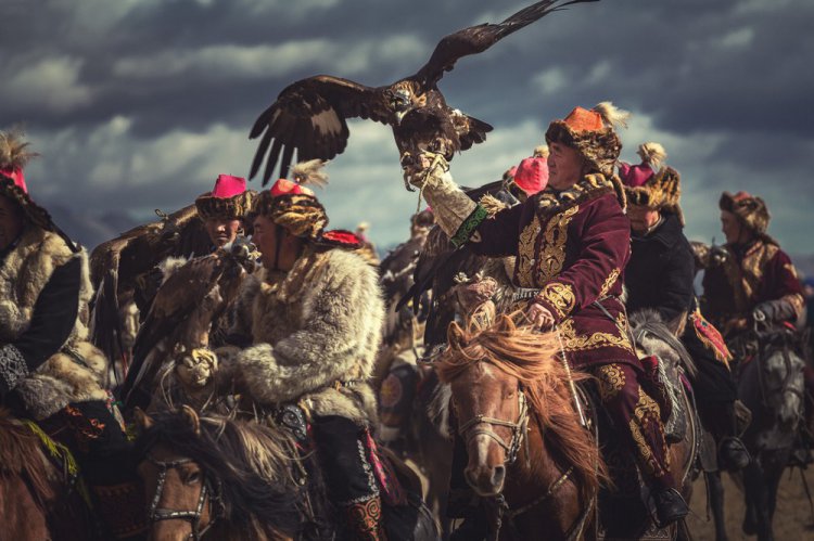 Охота с беркутом в Монголии на «Golden Eagle Festival» Охота с беркутом в Монголии на «Golden Eagle Festival»