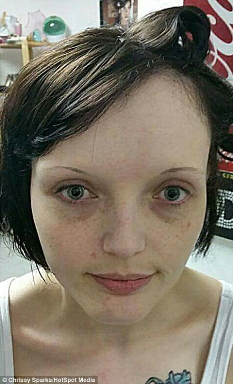 Фотограф превращает обычных женщин в пин-ап красавиц Фотограф превращает обычных женщин в пин-ап красавиц
