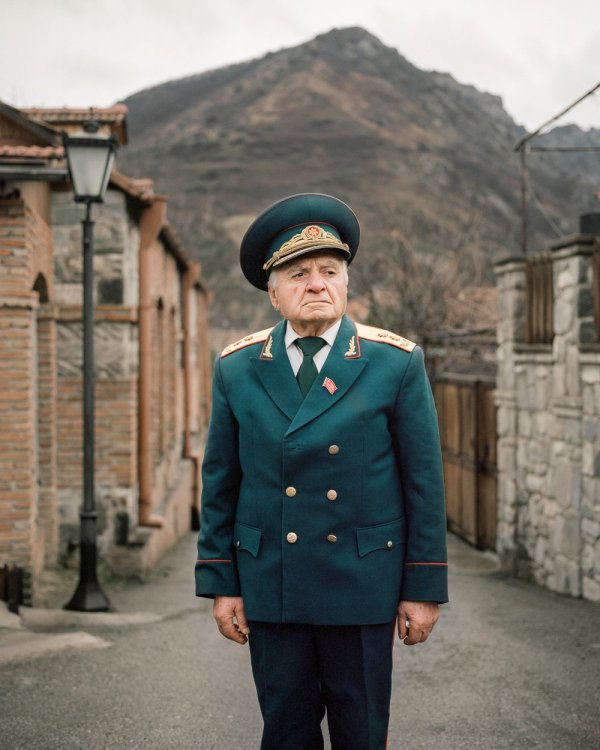 Сталинисты Грузии в фотопроекте «Красная ностальгия» Сталинисты Грузии в фотопроекте «Красная ностальгия»