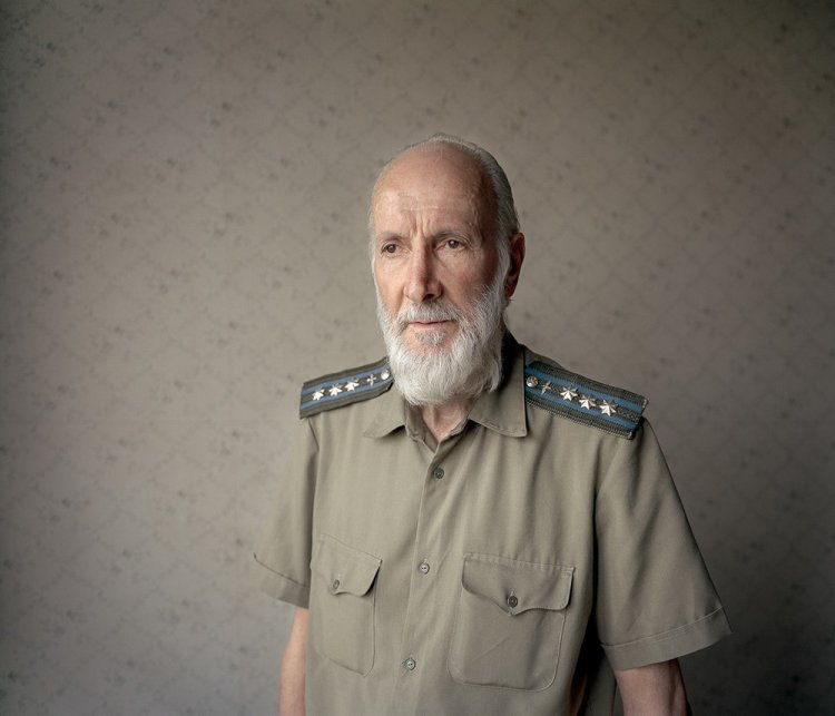 Сталинисты Грузии в фотопроекте «Красная ностальгия» Сталинисты Грузии в фотопроекте «Красная ностальгия»