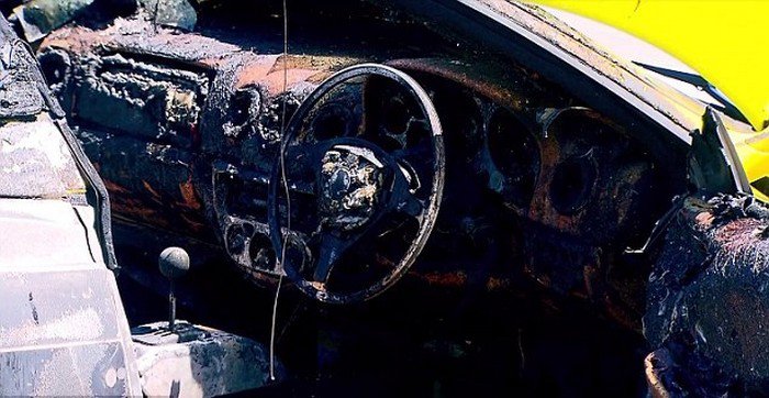Беда не приходит одна: пока владелец Ferrari тушил авто, у него украли деньги и ноутбук Беда не приходит одна: пока владелец Ferrari тушил авто, у него украли деньги и ноутбук