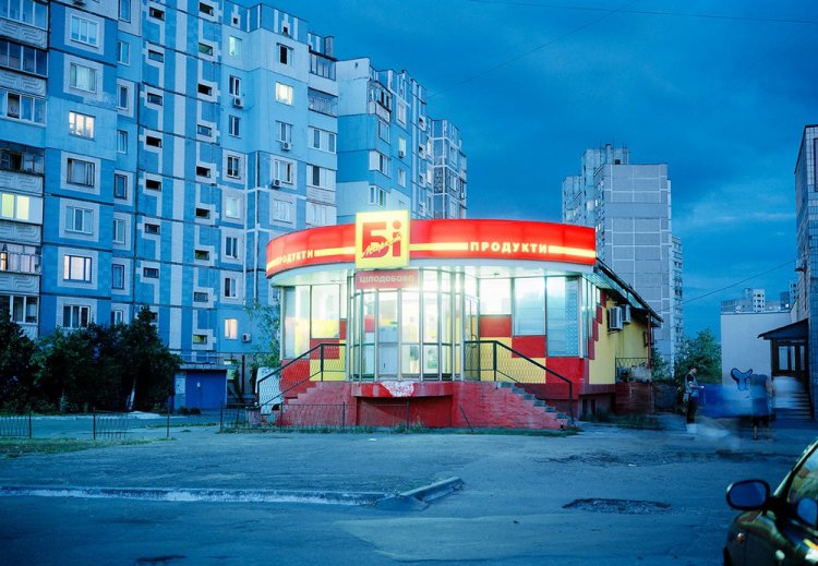 Постсоветское поколение в фотопроекте «Мишура и голубое» Постсоветское поколение в фотопроекте «Мишура и голубое»