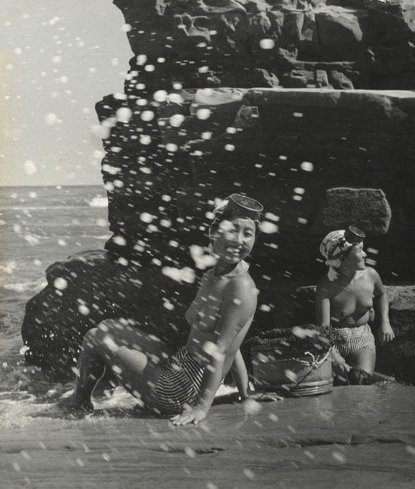 Фотограф Ивасе Ёсиюки: «Женщины моря» Фотограф Ивасе Ёсиюки: «Женщины моря»