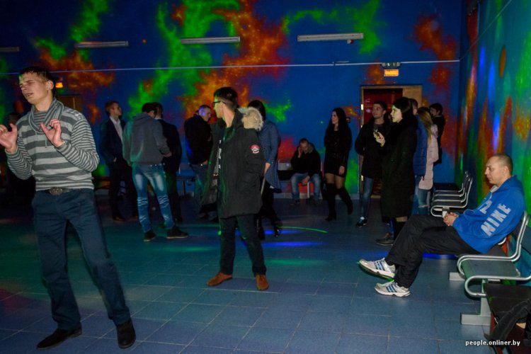 Космическая дискотека в белорусском городке Островец Космическая дискотека в белорусском городке Островец