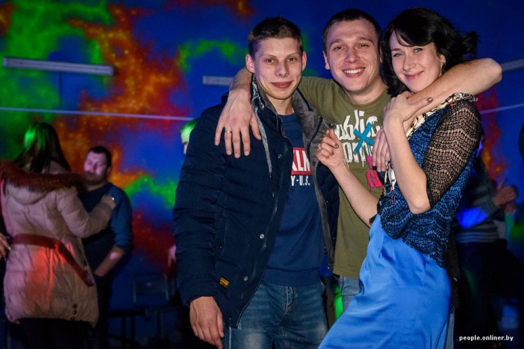 Космическая дискотека в белорусском городке Островец Космическая дискотека в белорусском городке Островец