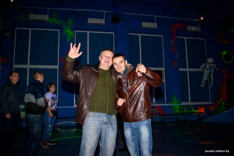 Космическая дискотека в белорусском городке Островец Космическая дискотека в белорусском городке Островец