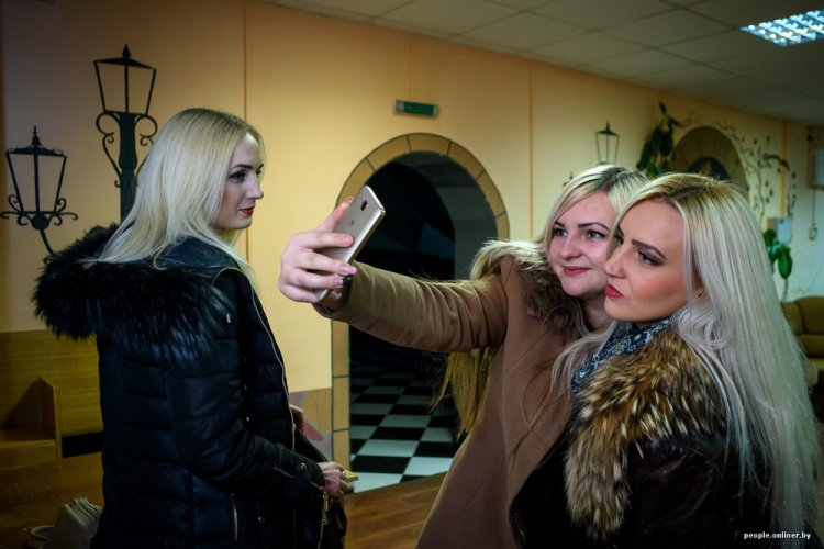 Космическая дискотека в белорусском городке Островец Космическая дискотека в белорусском городке Островец