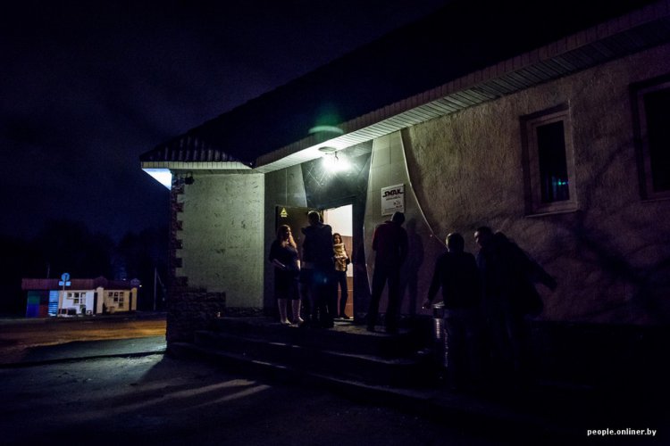 Космическая дискотека в белорусском городке Островец Космическая дискотека в белорусском городке Островец
