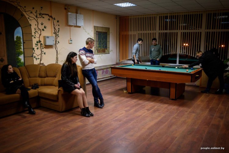 Космическая дискотека в белорусском городке Островец Космическая дискотека в белорусском городке Островец