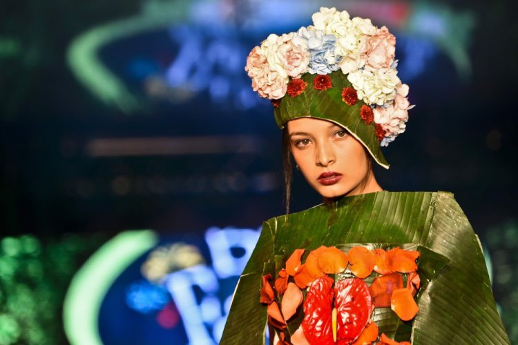 Наряды из растений на BioFashion Show Наряды из растений на BioFashion Show
