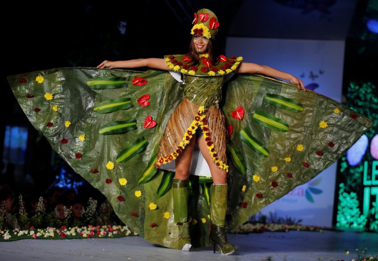 Наряды из растений на BioFashion Show Наряды из растений на BioFashion Show