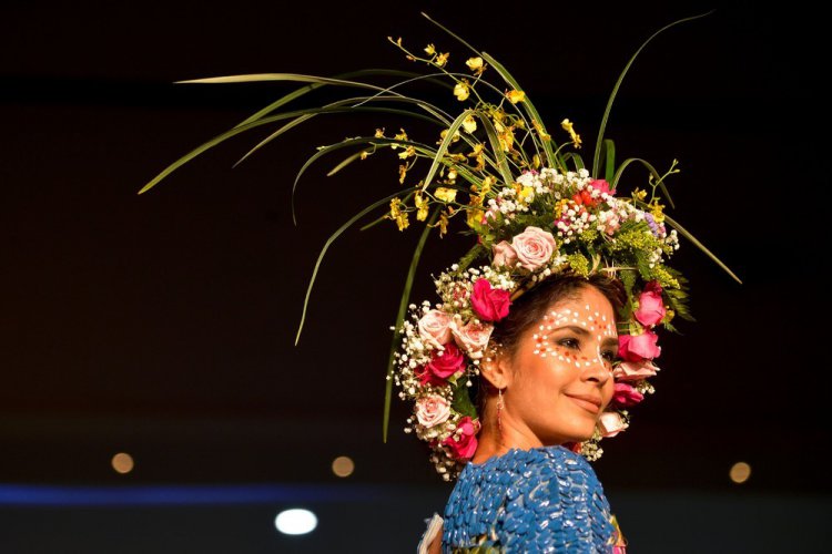 Наряды из растений на BioFashion Show Наряды из растений на BioFashion Show