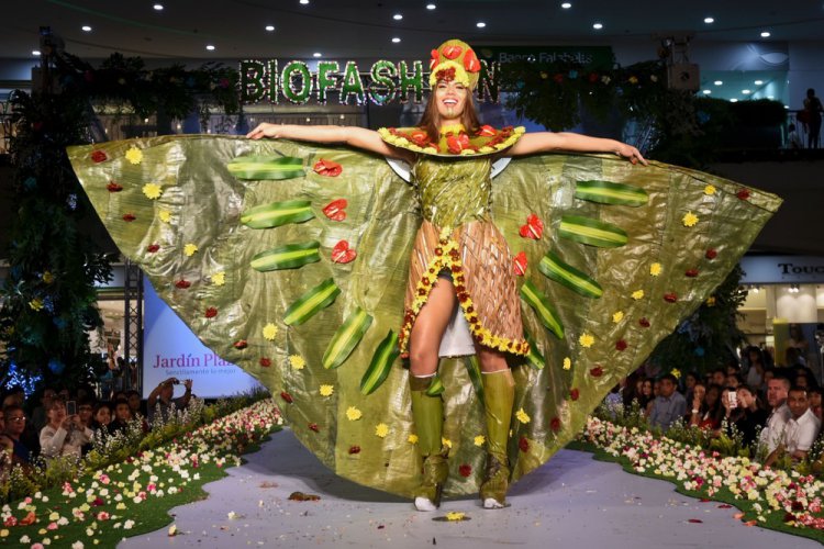 Наряды из растений на BioFashion Show Наряды из растений на BioFashion Show