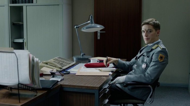 Отличные сериалы, которые можно посмотреть целиком за один день Отличные сериалы, которые можно посмотреть целиком за один день