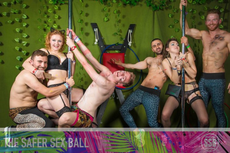 Благотворительная студенческая вечеринка «The Safer Sex Ball» Благотворительная студенческая вечеринка «The Safer Sex Ball»