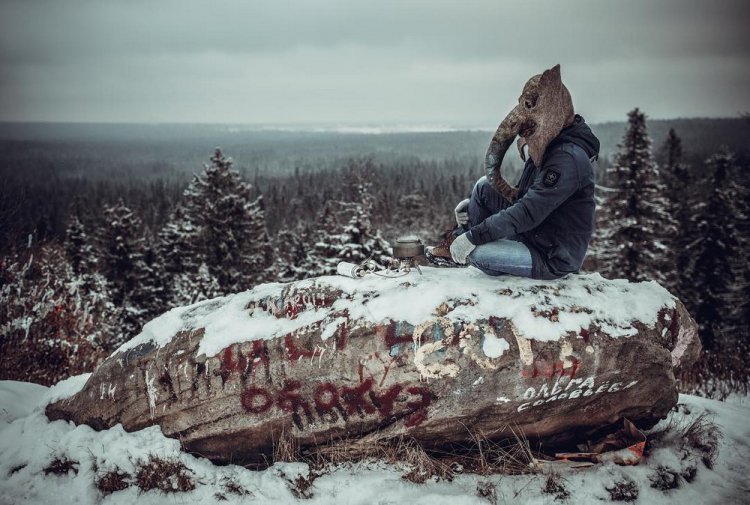 Печальный Instagram человека с головой слона Печальный Instagram человека с головой слона