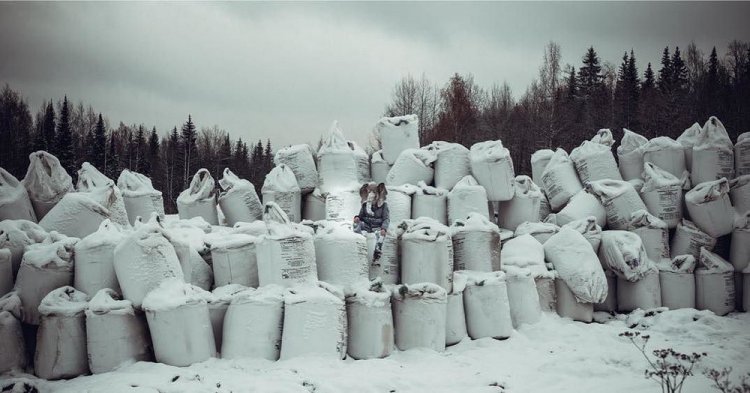 Печальный Instagram человека с головой слона Печальный Instagram человека с головой слона