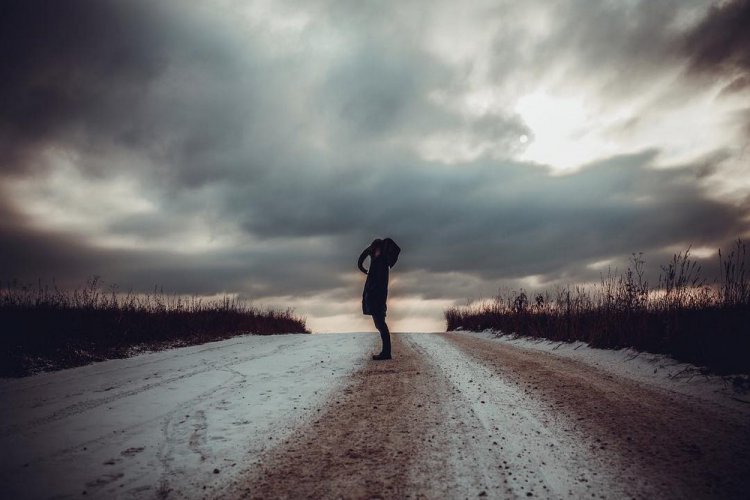 Печальный Instagram человека с головой слона Печальный Instagram человека с головой слона