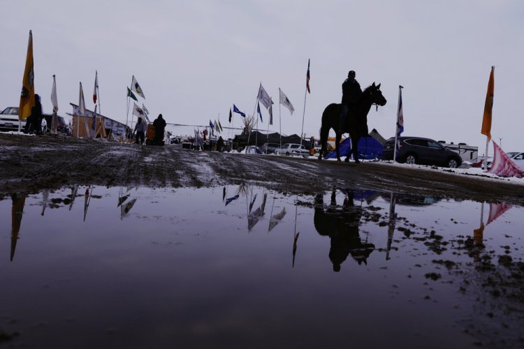 Коренные американцы протестуют против строительства нефтепровода Коренные американцы протестуют против строительства нефтепровода