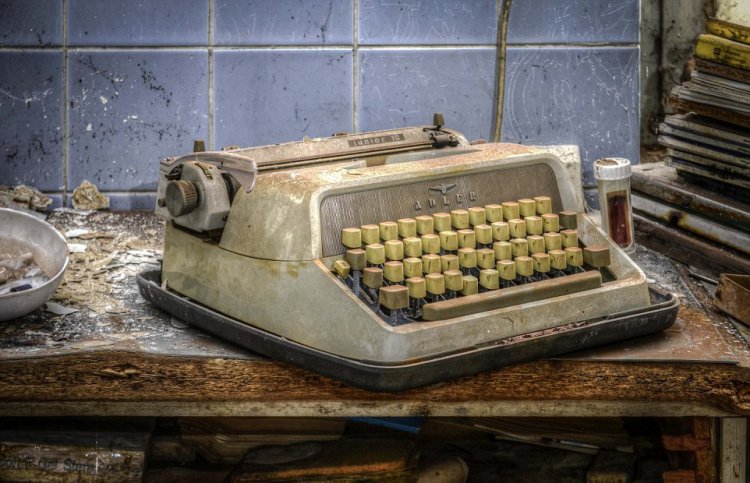Жуткие интерьеры заброшенного дома врача в Германии Жуткие интерьеры заброшенного дома врача в Германии