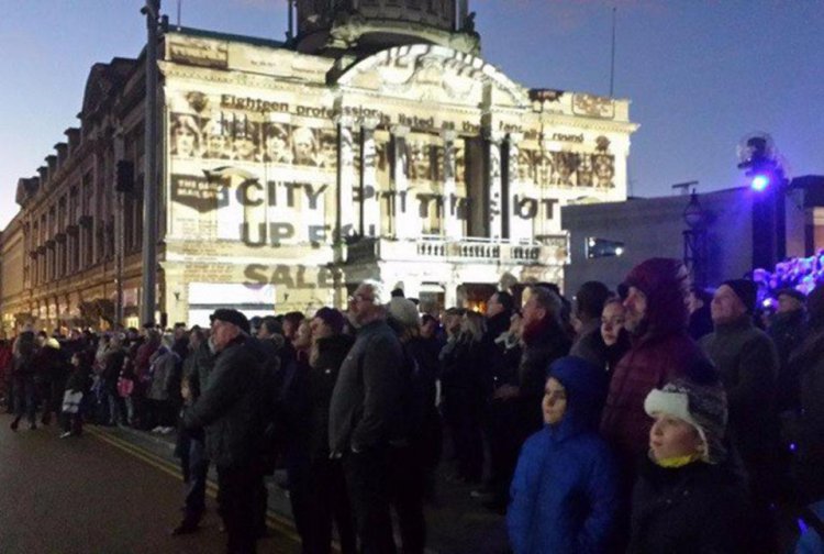Пьяные англичане на новогодних улицах Пьяные англичане на новогодних улицах