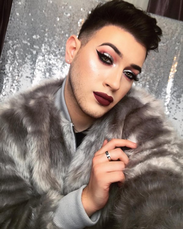 Впервые лицом косметического бренда Maybelline New York стал мужчина Впервые лицом косметического бренда Maybelline New York стал мужчина