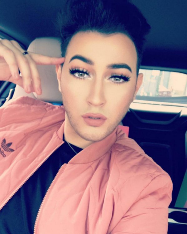 Впервые лицом косметического бренда Maybelline New York стал мужчина Впервые лицом косметического бренда Maybelline New York стал мужчина