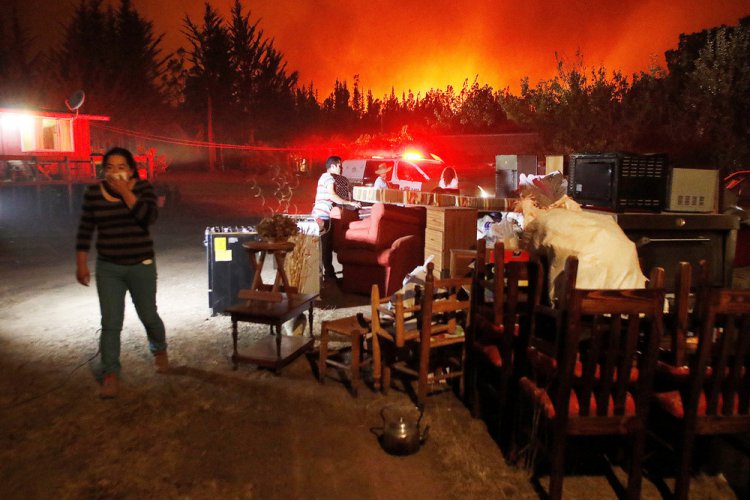 Сильнейшие лесные пожары в Чили Сильнейшие лесные пожары в Чили