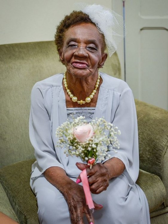 106-летняя бразильянка вышла замуж за 66-летнего избранника 106-летняя бразильянка вышла замуж за 66-летнего избранника