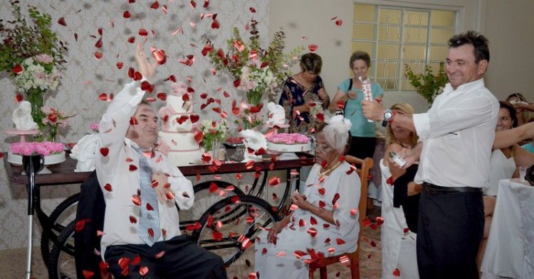 106-летняя бразильянка вышла замуж за 66-летнего избранника 106-летняя бразильянка вышла замуж за 66-летнего избранника