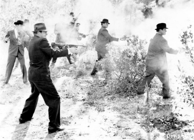 Черно-белые фотографии жестокого мира гангстеров Америки 1930-х годов Черно-белые фотографии жестокого мира гангстеров Америки 1930-х годов