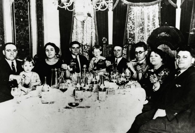 Черно-белые фотографии жестокого мира гангстеров Америки 1930-х годов Черно-белые фотографии жестокого мира гангстеров Америки 1930-х годов